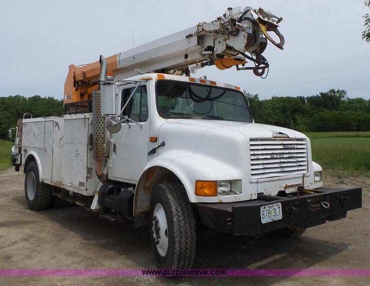 image for item L6086 1990 International 4900 digger derrick truck