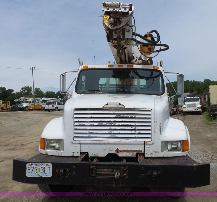 image for item L6086 1990 International 4900 digger derrick truck