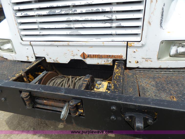 image for item L6086 1990 International 4900 digger derrick truck