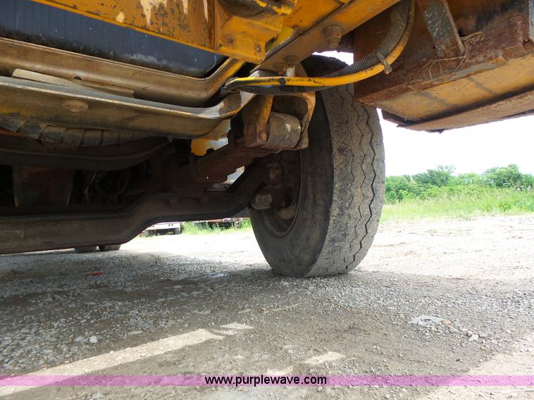 image for item L6086 1990 International 4900 digger derrick truck