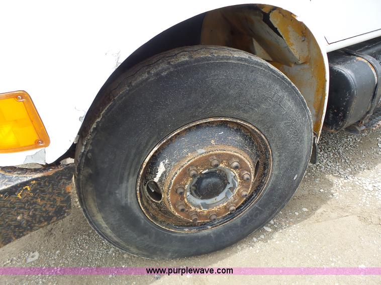 image for item L6086 1990 International 4900 digger derrick truck