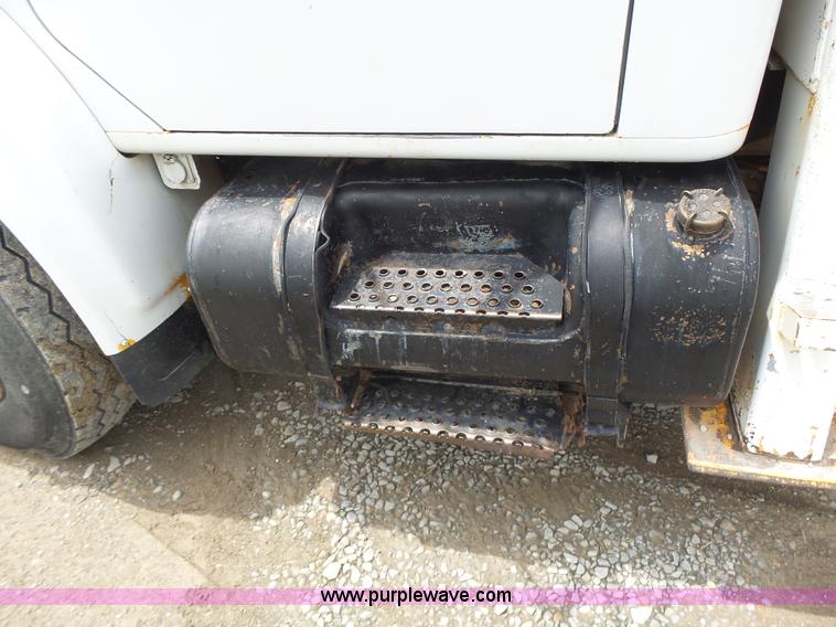 image for item L6086 1990 International 4900 digger derrick truck