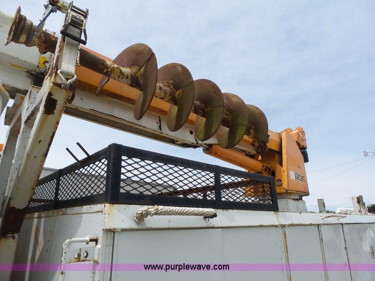 image for item L6086 1990 International 4900 digger derrick truck