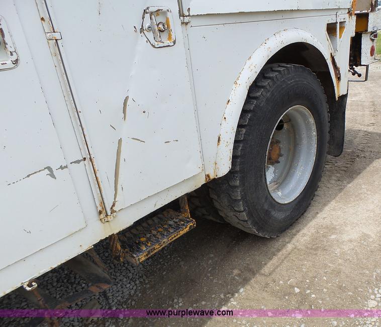 image for item L6086 1990 International 4900 digger derrick truck