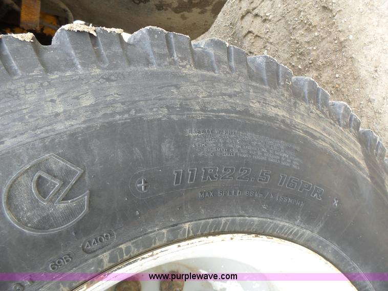 image for item L6086 1990 International 4900 digger derrick truck