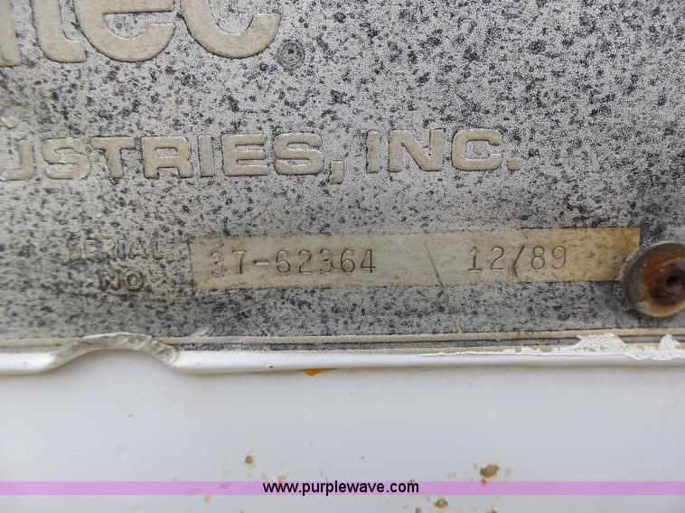 image for item L6086 1990 International 4900 digger derrick truck