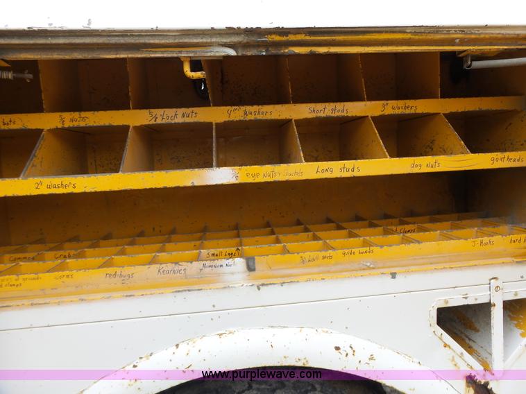 image for item L6086 1990 International 4900 digger derrick truck