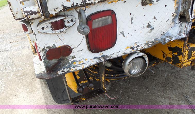 image for item L6086 1990 International 4900 digger derrick truck