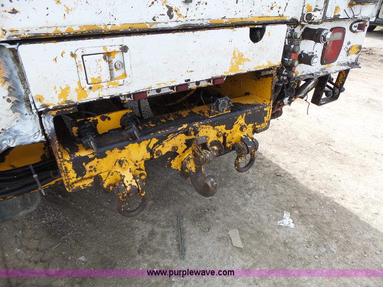 image for item L6086 1990 International 4900 digger derrick truck