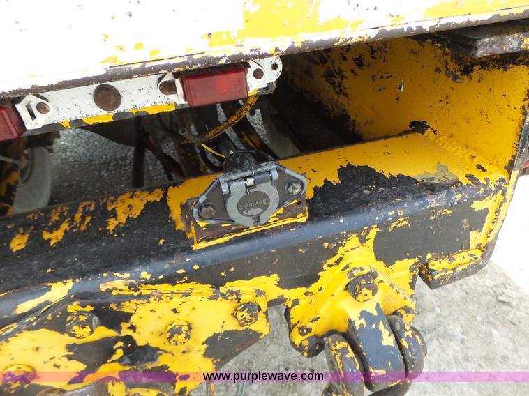 image for item L6086 1990 International 4900 digger derrick truck