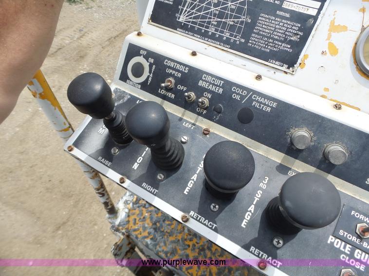 image for item L6086 1990 International 4900 digger derrick truck