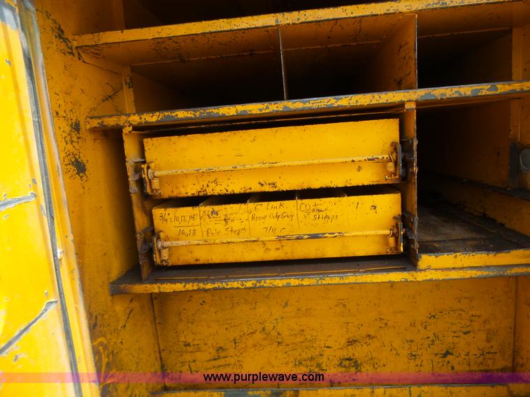 image for item L6086 1990 International 4900 digger derrick truck