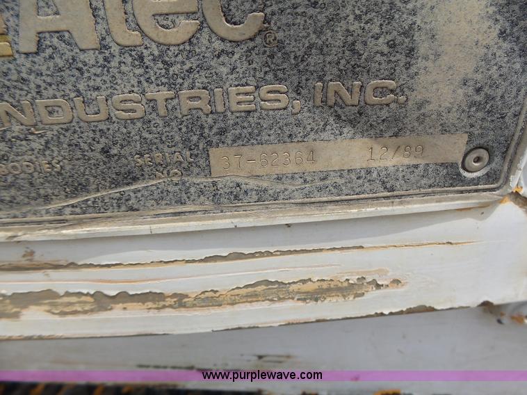 image for item L6086 1990 International 4900 digger derrick truck