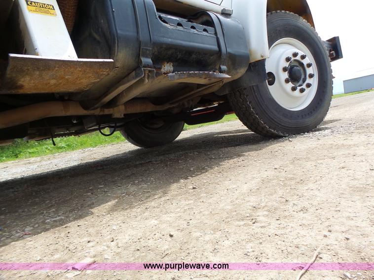 image for item L6086 1990 International 4900 digger derrick truck