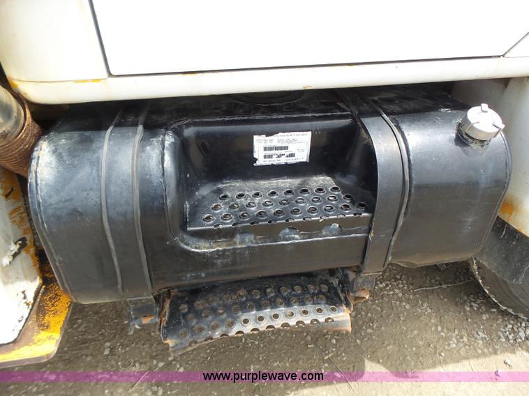 image for item L6086 1990 International 4900 digger derrick truck