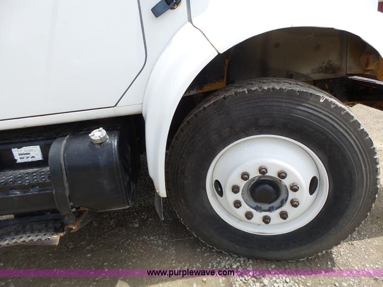 image for item L6086 1990 International 4900 digger derrick truck