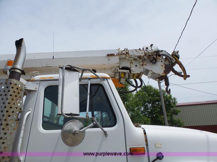 image for item L6086 1990 International 4900 digger derrick truck
