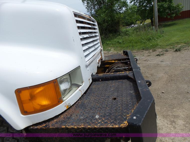 image for item L6086 1990 International 4900 digger derrick truck