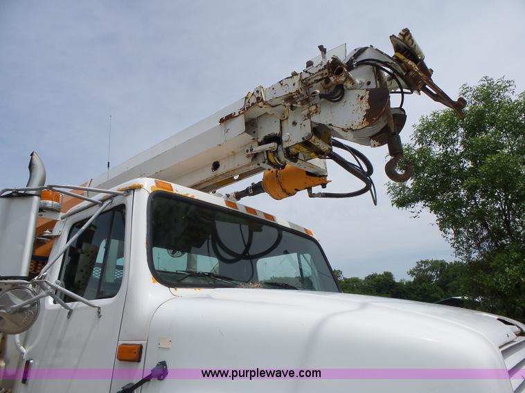 image for item L6086 1990 International 4900 digger derrick truck