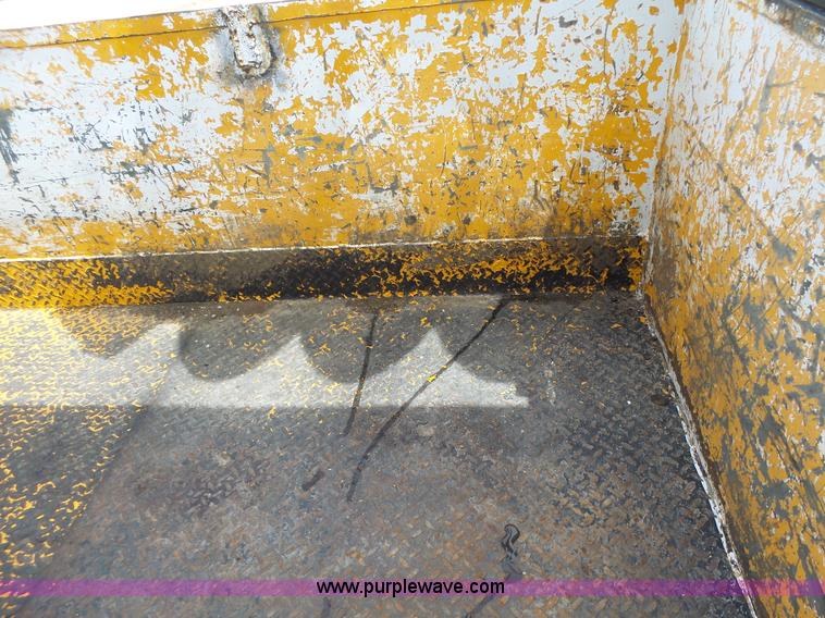 image for item L6086 1990 International 4900 digger derrick truck