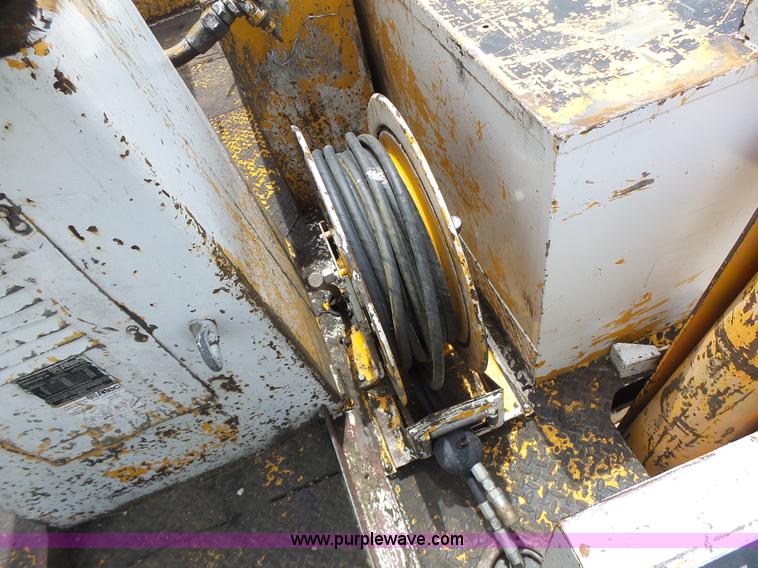 image for item L6086 1990 International 4900 digger derrick truck