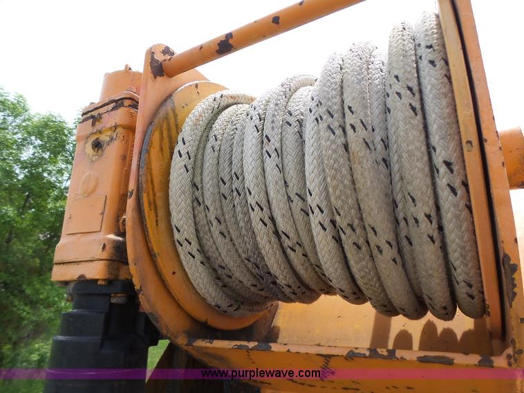 image for item L6086 1990 International 4900 digger derrick truck