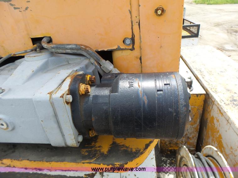 image for item L6086 1990 International 4900 digger derrick truck