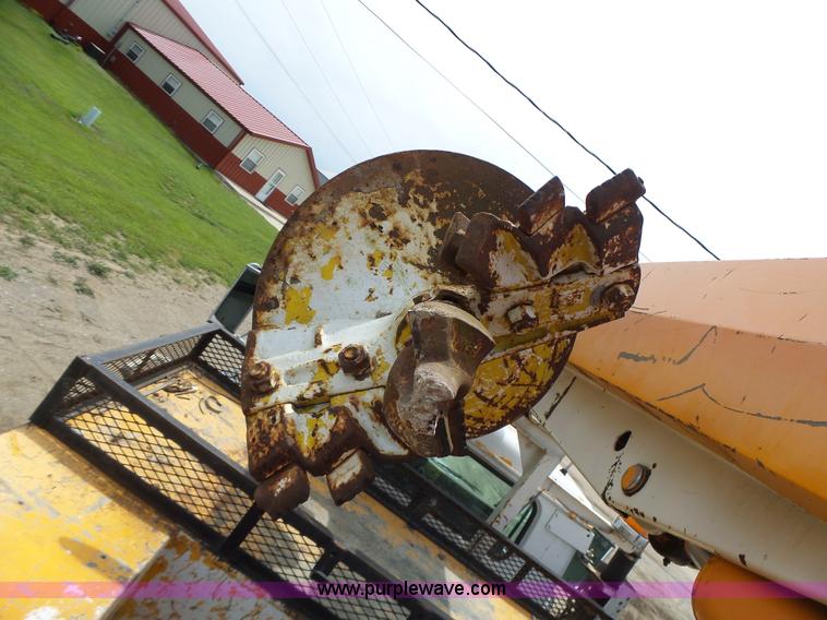 image for item L6086 1990 International 4900 digger derrick truck