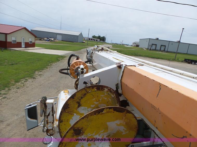 image for item L6086 1990 International 4900 digger derrick truck