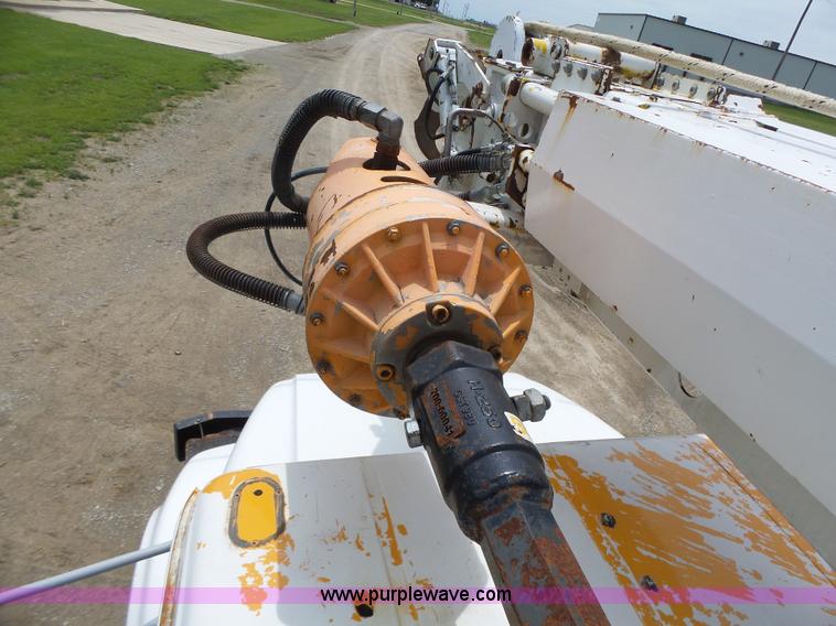 image for item L6086 1990 International 4900 digger derrick truck