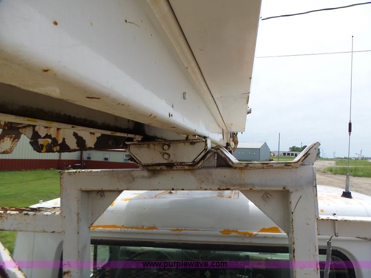 image for item L6086 1990 International 4900 digger derrick truck