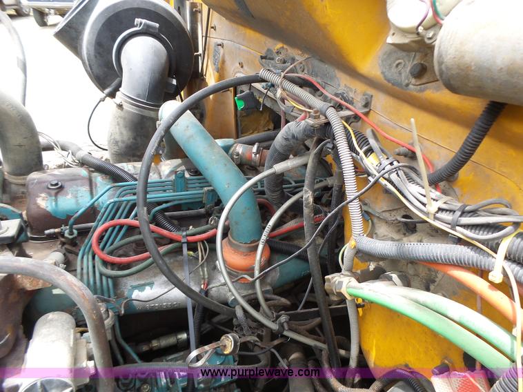 image for item L6086 1990 International 4900 digger derrick truck