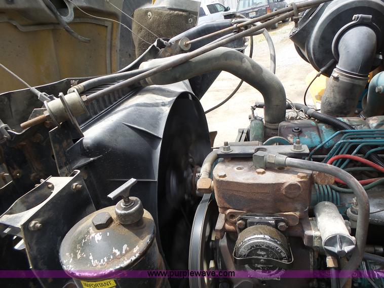 image for item L6086 1990 International 4900 digger derrick truck