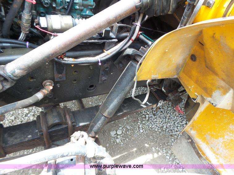 image for item L6086 1990 International 4900 digger derrick truck