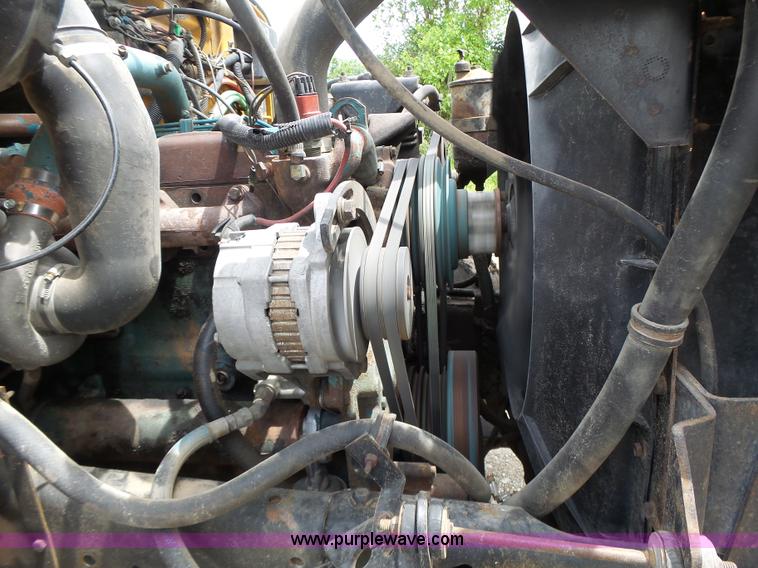 image for item L6086 1990 International 4900 digger derrick truck