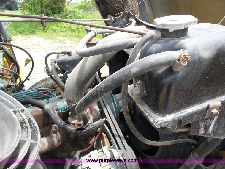 image for item L6086 1990 International 4900 digger derrick truck