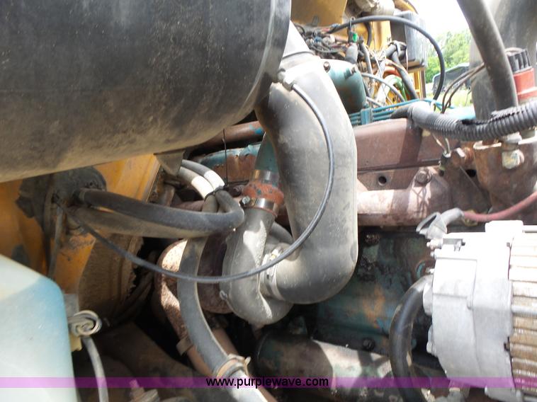 image for item L6086 1990 International 4900 digger derrick truck