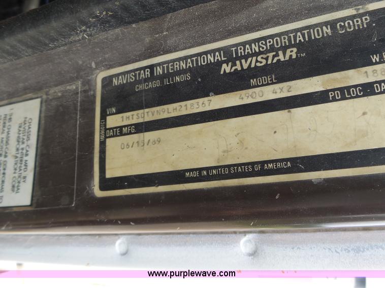 image for item L6086 1990 International 4900 digger derrick truck