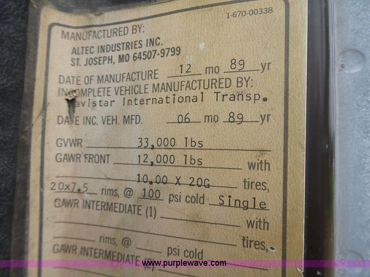 image for item L6086 1990 International 4900 digger derrick truck