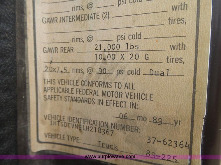 image for item L6086 1990 International 4900 digger derrick truck