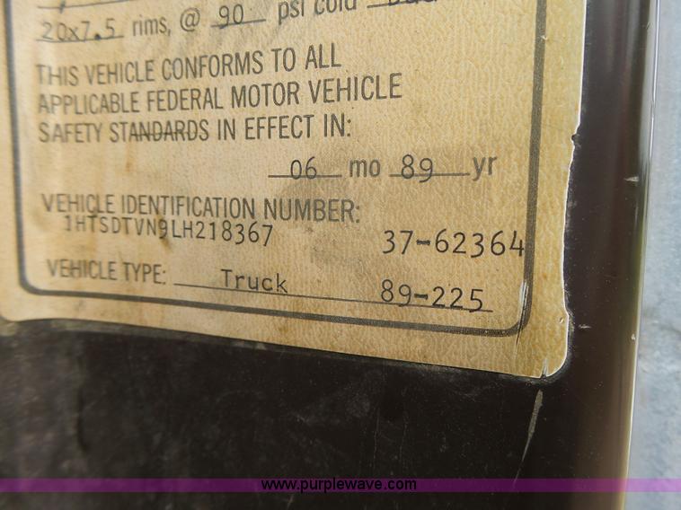 image for item L6086 1990 International 4900 digger derrick truck