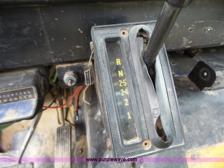 image for item L6086 1990 International 4900 digger derrick truck