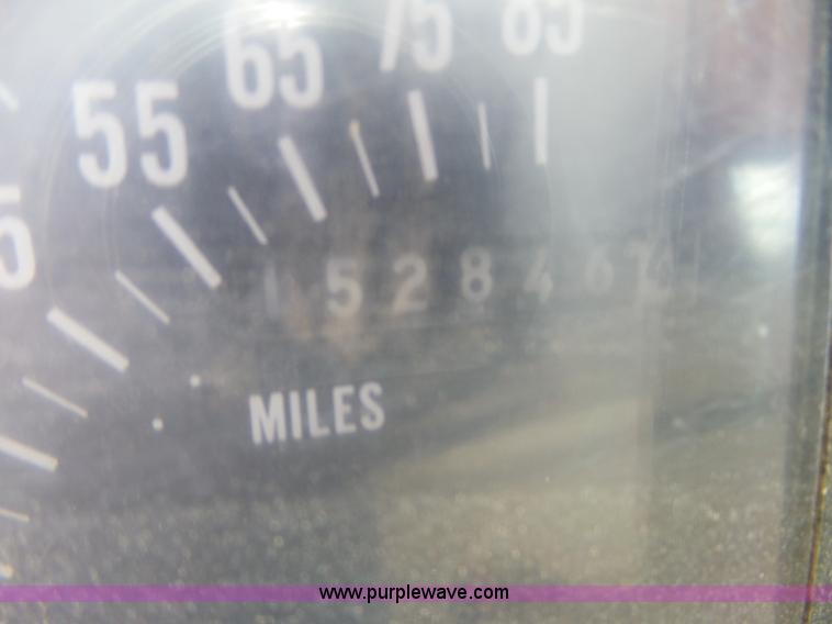 image for item L6086 1990 International 4900 digger derrick truck