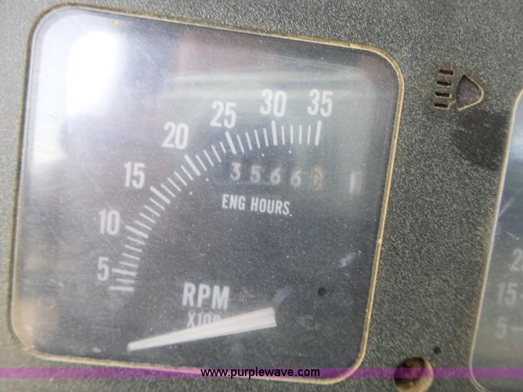 image for item L6086 1990 International 4900 digger derrick truck