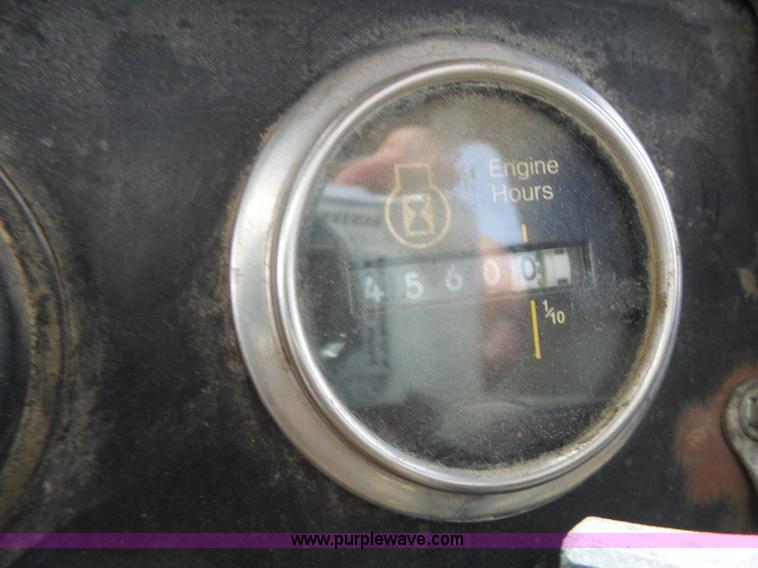 image for item L6086 1990 International 4900 digger derrick truck