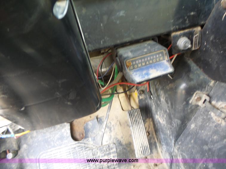 image for item L6086 1990 International 4900 digger derrick truck