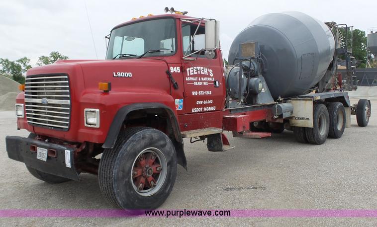 image for item L6364 1997 Ford LT9000 mixer truck