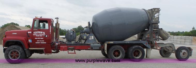 image for item L6364 1997 Ford LT9000 mixer truck