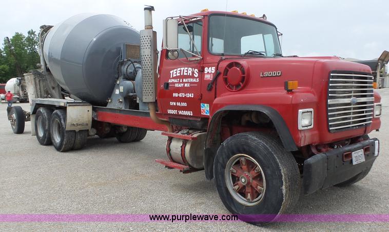 image for item L6364 1997 Ford LT9000 mixer truck