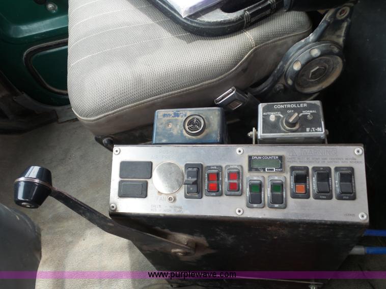 image for item L6364 1997 Ford LT9000 mixer truck